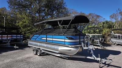 BOATZON | Bentley Pontoons Legacy 223 Swingback 2025