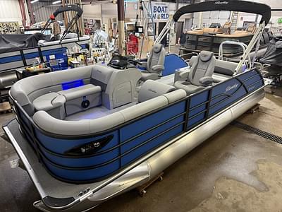 BOATZON | Bentley Pontoons Legacy 223 Swingback Tritoon  Honda 4Stroke EFI 2025