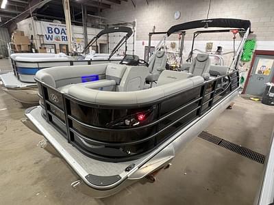 BOATZON | Bentley Pontoons Legacy 223 Swingback Tritoon  Honda 4Stroke EFI 2025