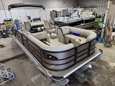 BOATZON | Bentley Pontoons Legacy 223 Swingback Tritoon  Honda 4Stroke EFI 2025