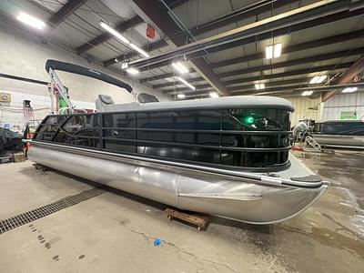 BOATZON | Bentley Pontoons Legacy 223 Swingback Tritoon  Honda 4Stroke EFI 2025