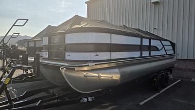 BOATZON | Bentley Pontoons Legacy 243 Swing Back 2026 BOATZON | Bentley Pontoons Legacy 243 Swing Back 2026