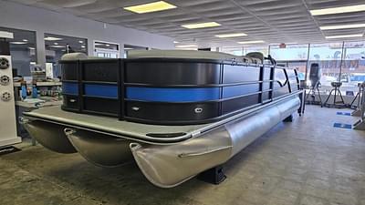 BOATZON | Bentley Pontoons Legacy 243 Swingback 2025