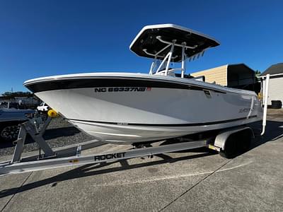 BOATZON | Blackfin 222 Center Console 2021