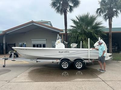 BOATZON | Blue Wave Boats 2200 PUREBAY 2013