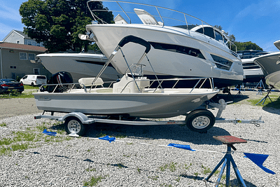 BOATZON | Boston Whaler 150 Montauk 2024