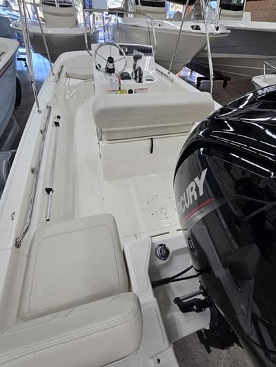 BOATZON | Boston Whaler 170 Montauk 2025