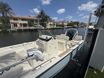BOATZON | Boston Whaler 170 Montauk 2025