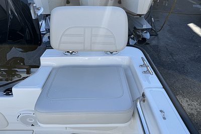 BOATZON | Boston Whaler 170 Montauk 2025