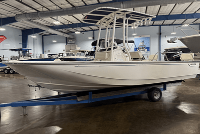 BOATZON | Boston Whaler 190 Montauk 2025
