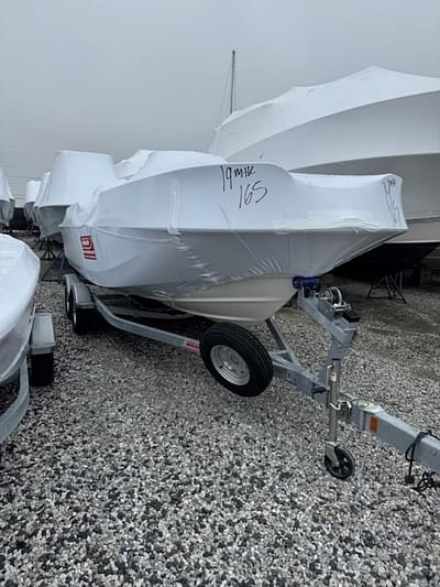 BOATZON | Boston Whaler 190 Montauk 2025