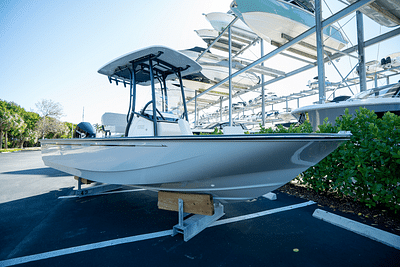 BOATZON | Boston Whaler 210 Montauk 2024