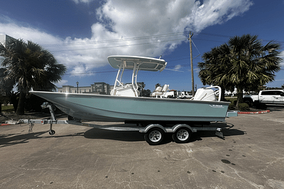 BOATZON | Boston Whaler 210 Montauk 2024