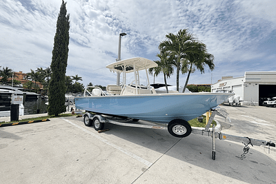 BOATZON | Boston Whaler 210 Montauk 2025