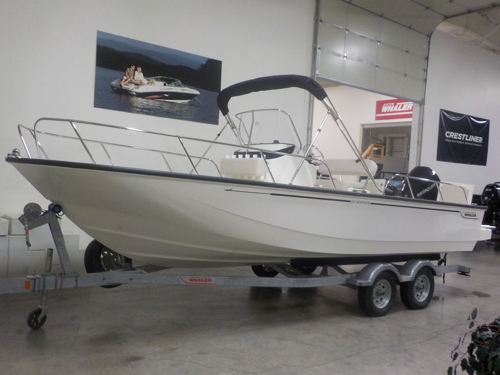 2025 Boston Whaler 210 Montauk - Sold Boat