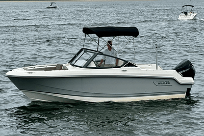 BOATZON | Boston Whaler 210 Vantage 2024