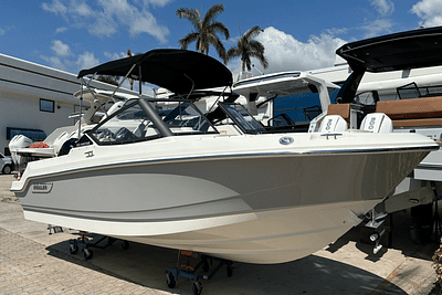 BOATZON | Boston Whaler 210 Vantage 2024