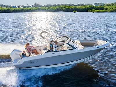 BOATZON | Boston Whaler 210 Vantage 2025