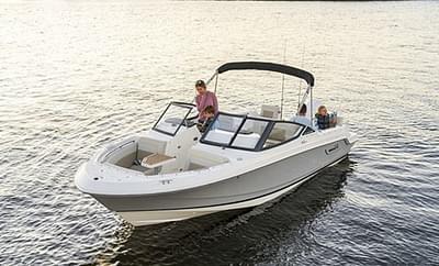 BOATZON | Boston Whaler 210 Vantage 2025