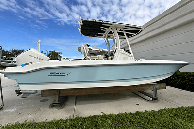 BOATZON | Boston Whaler 220 DAUNTLESS 2021