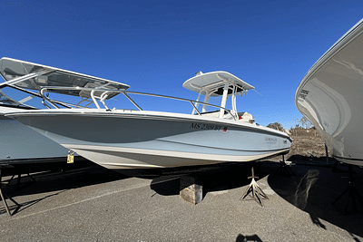 BOATZON | Boston Whaler 220 DAUNTLESS 2022