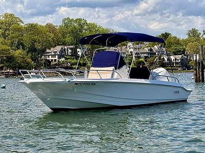 BOATZON | Boston Whaler 220 Dauntless 2022 BOATZON | Boston Whaler 220 Dauntless 2022
