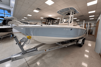 BOATZON | Boston Whaler 220 Dauntless 2025