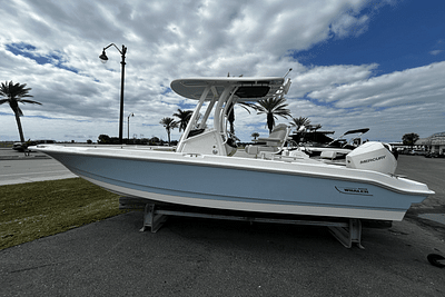 BOATZON | Boston Whaler 220 Dauntless 2025