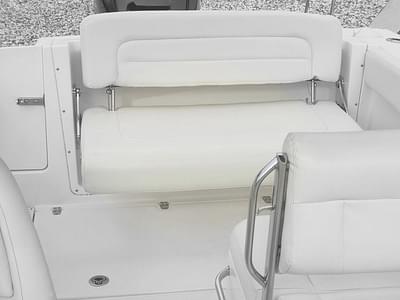 BOATZON | Boston Whaler 230 Vantage 2014