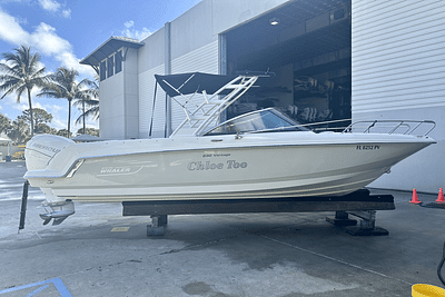 BOATZON | Boston Whaler 230 VANTAGE 2015