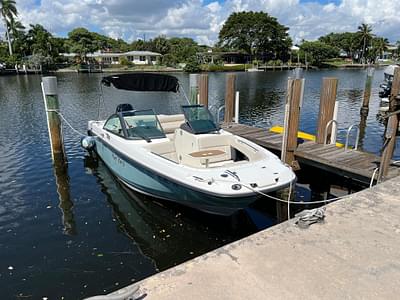 BOATZON | Boston Whaler 230 Vantage 2016