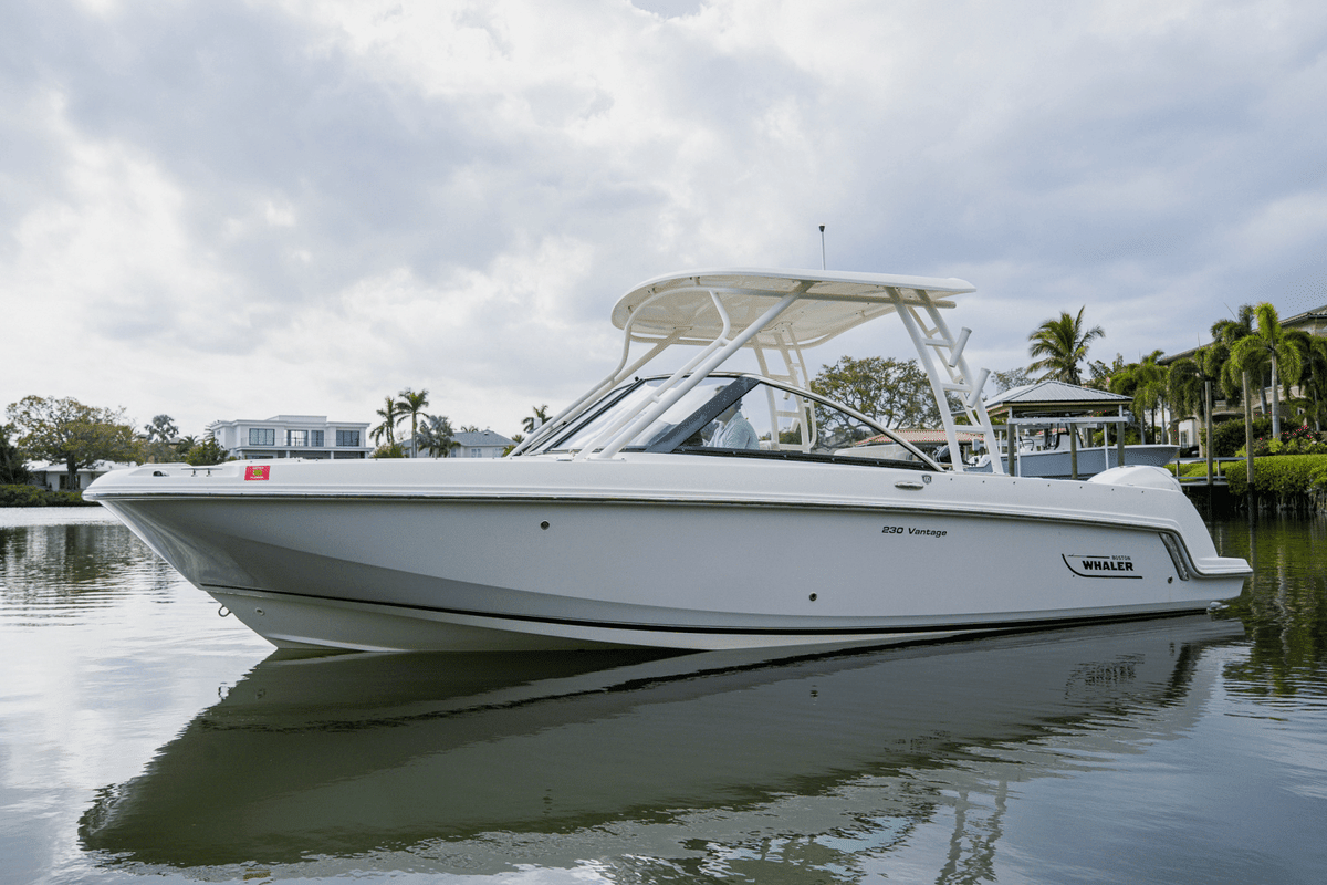 Boston Whaler 230 VANTAGE 2018