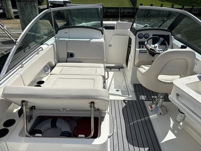 BOATZON | Boston Whaler 230 Vantage