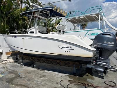 BOATZON | Boston Whaler 240 Outrage 2004