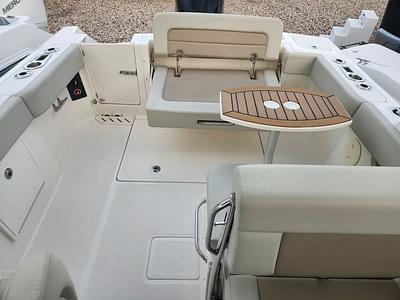 BOATZON | Boston Whaler 240 Vantage 2022