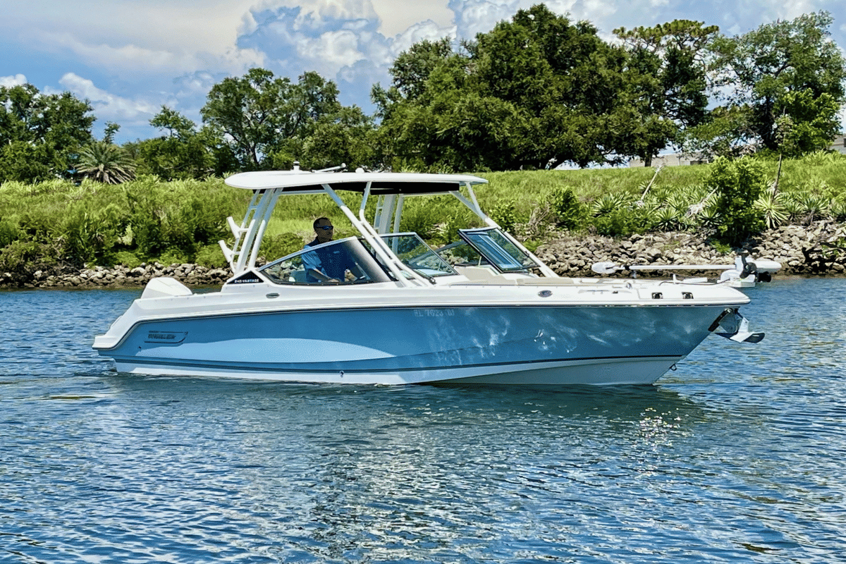 2023 Boston Whaler 240 VANTAGE - Sold Boat