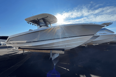 BOATZON | Boston Whaler 250 Outrage 2024