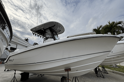 BOATZON | Boston Whaler 250 Outrage 2025