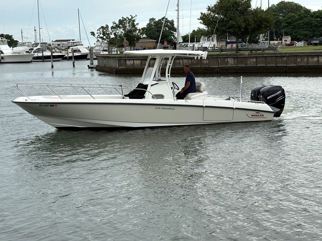 2017 Boston Whaler 270 Dauntless - Sold Boat