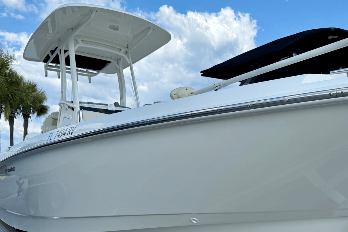 2019 Boston Whaler 270 Dauntless - Sold Boat