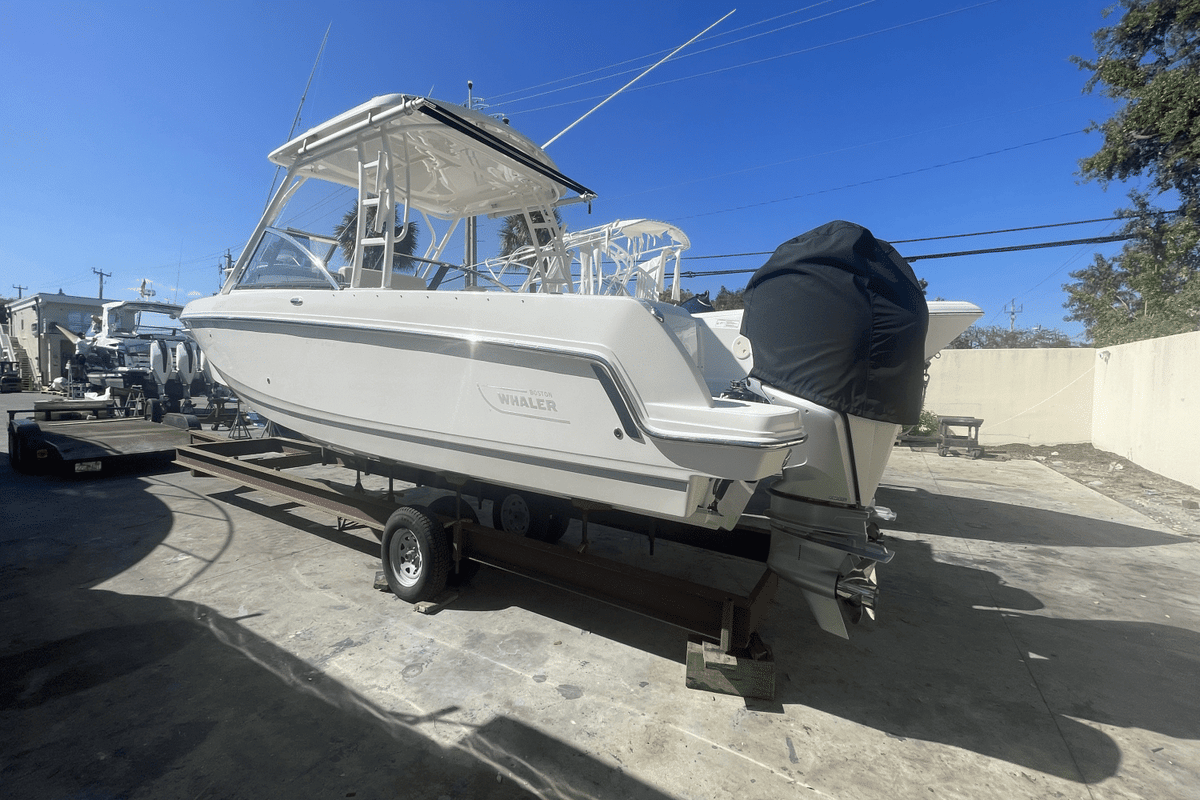 2019 Boston Whaler 270 VANTAGE - Sold Boat