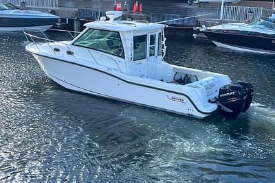 BOATZON | Boston Whaler 315 Conquest Pilothouse 2018