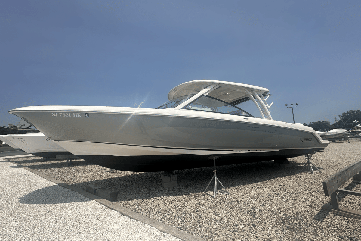 2016 Boston Whaler 320 VANTAGE - Sold Boat