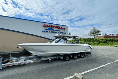 BOATZON | Boston Whaler 320 Vantage 2024