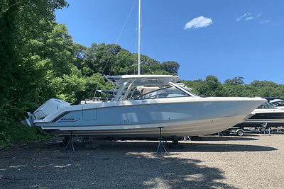 BOATZON | Boston Whaler 320 Vantage 2025