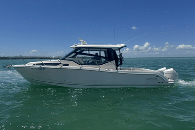 BOATZON | Boston Whaler 325 Conquest 2022