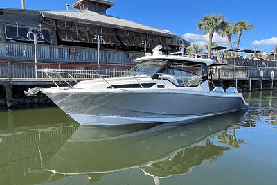 BOATZON | Boston Whaler 325 Conquest 2025