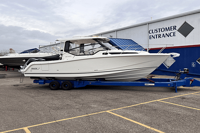 BOATZON | Boston Whaler 325 Conquest 2025