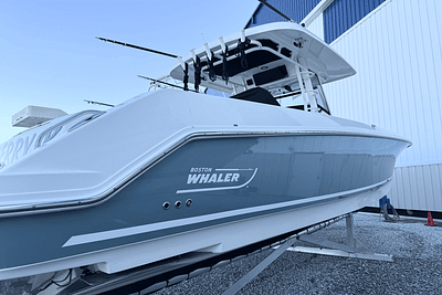 BOATZON | Boston Whaler 33 OUTRAGE 2017