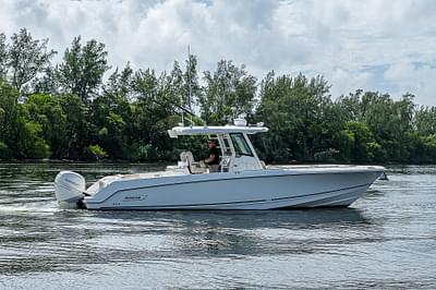 BOATZON | Boston Whaler 330 Outrage 2016